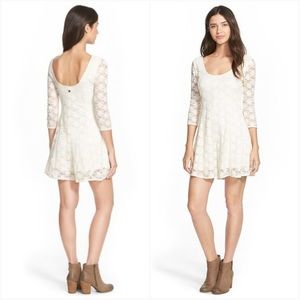 Billabong | Long sleeve flowery lace dress